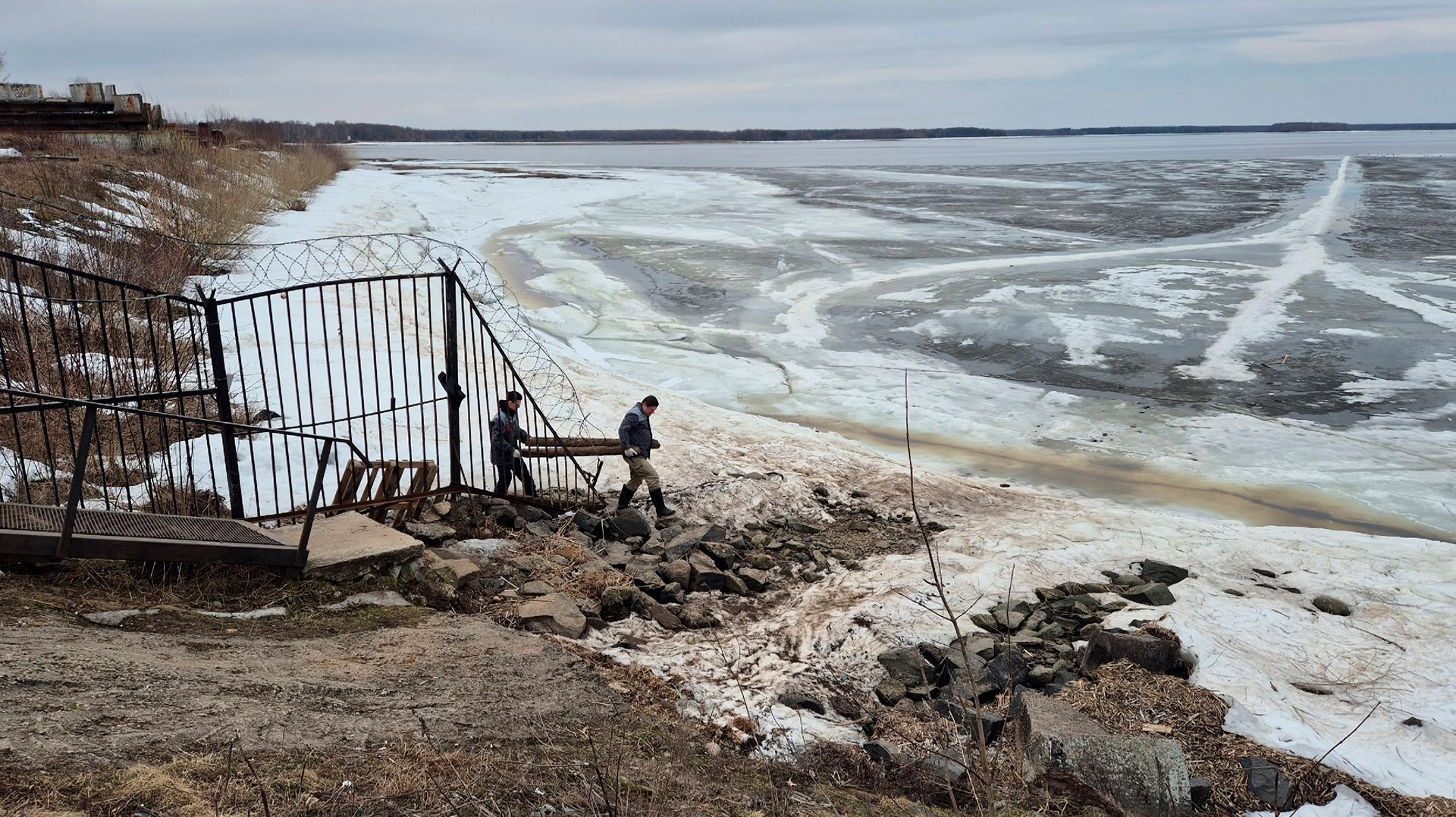 В Дубне на Иваньковском водохранилище обнаружили технику времён строительства Канала имени Москвы