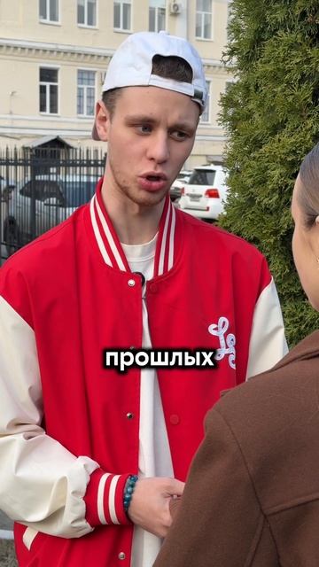 Интересно о чем это она?🥲😁