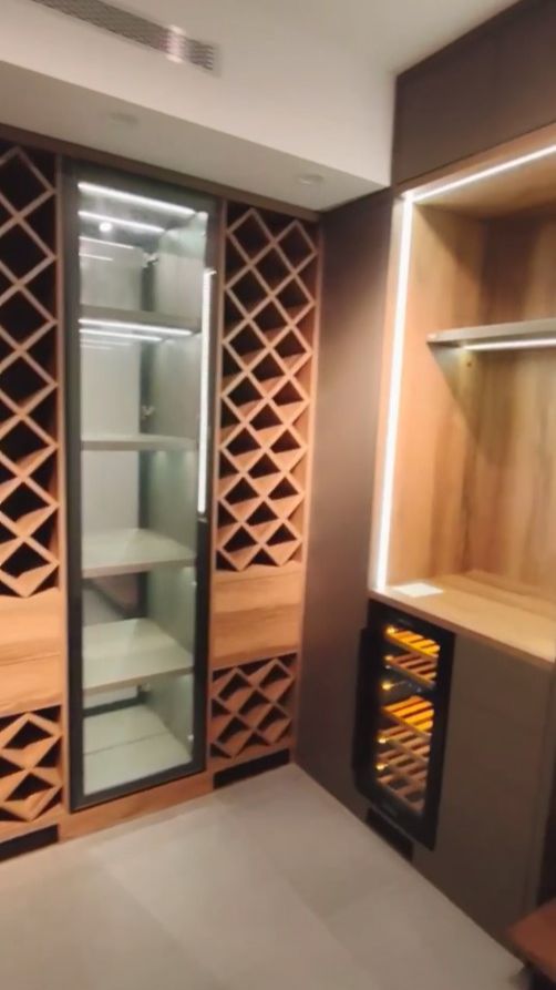 Встроенный угловой винный шкаф на заказ в Москве, Владимире, Иваново