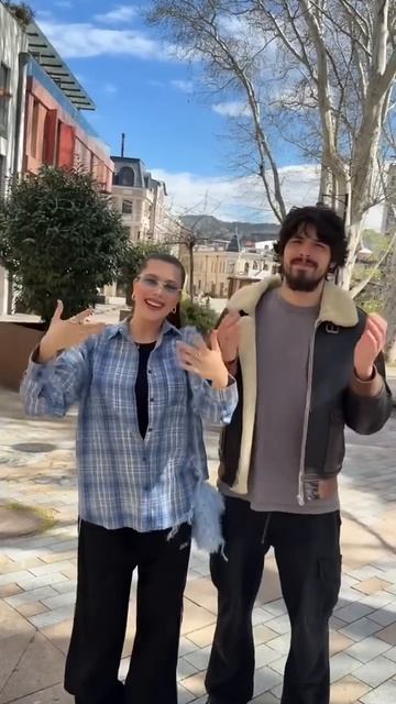 придумайте подпись к этому видео