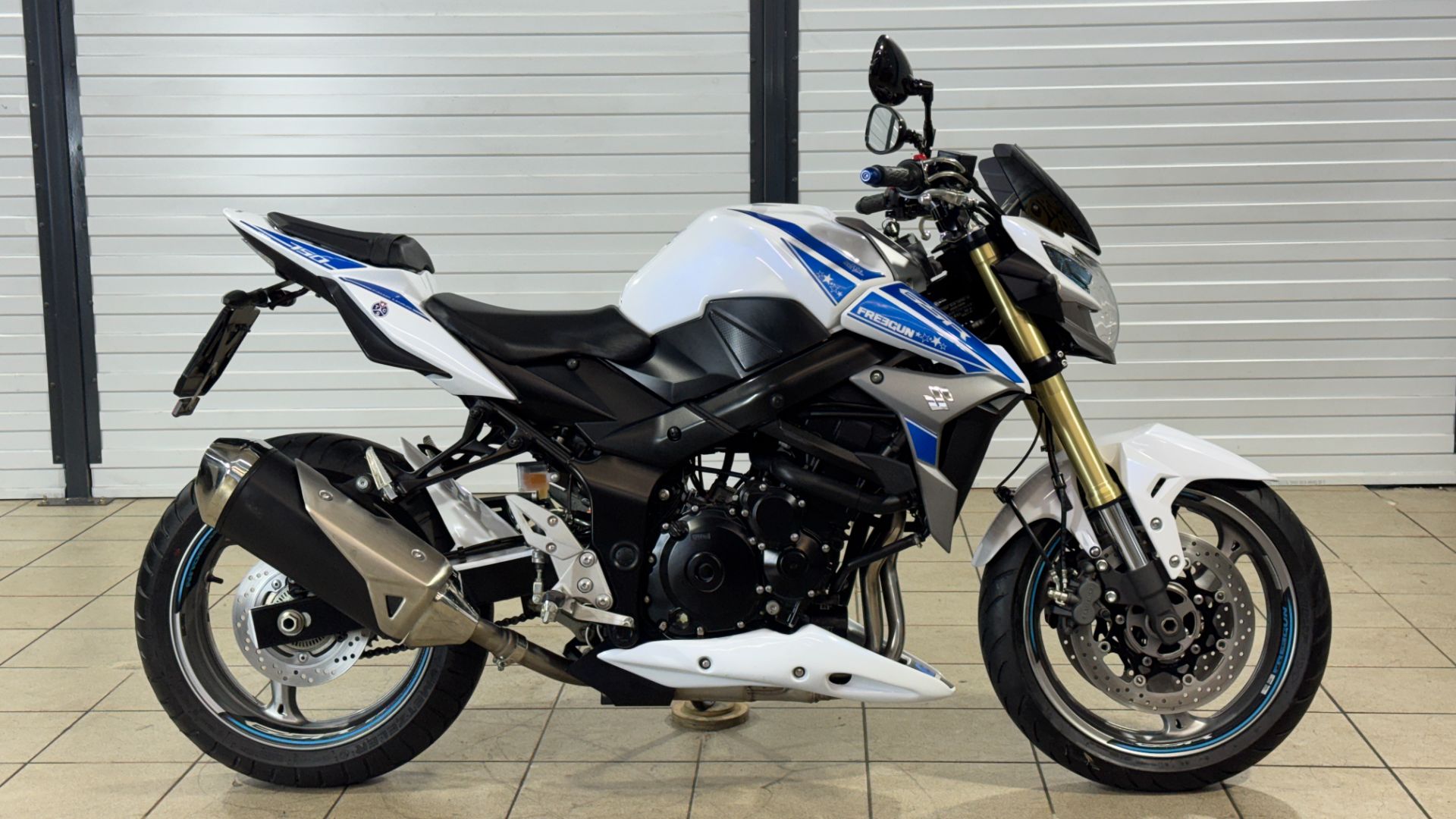 Suzuki GSR750