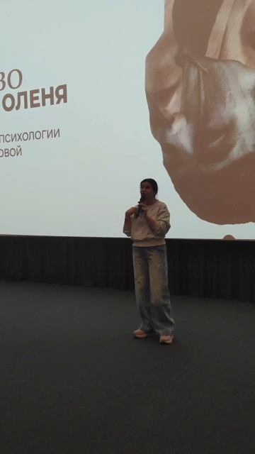 Каждый уважающий себя киноман должен пересмотреть этот фильм.