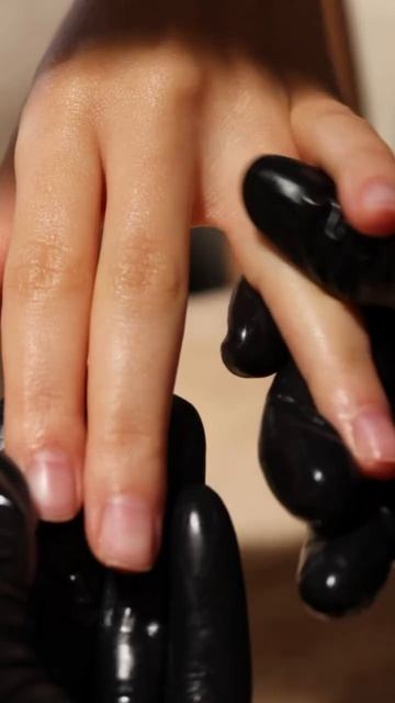 Уход за кожей рук зимой: профессиональные процедуры глубже крема