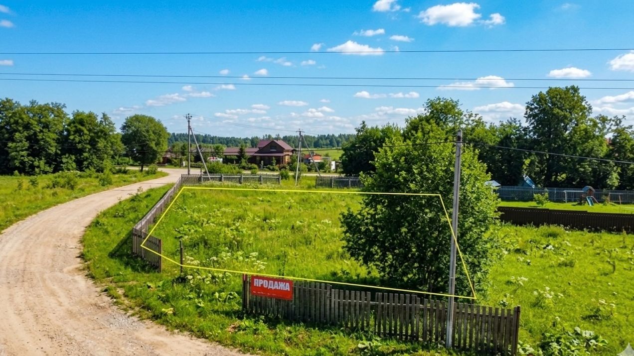 Участок в Ломоносовском р-не с электричеством для строительства дома