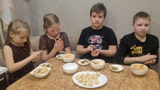 Готовим сырные шарики.