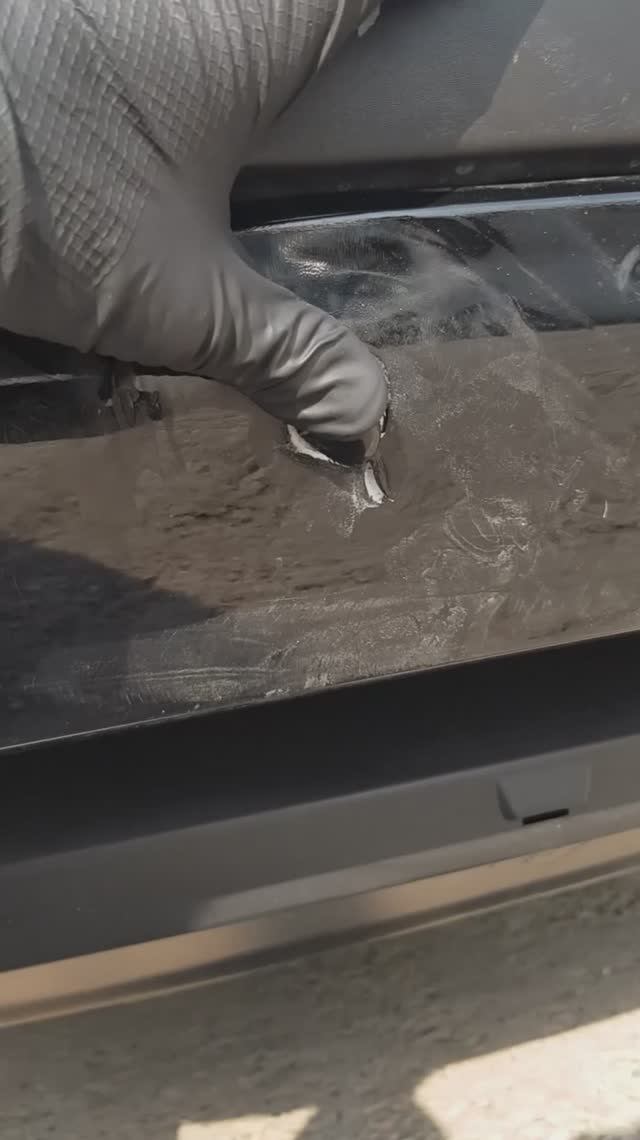 Ремонт накладки и крышки багажника на Рендж Ровер