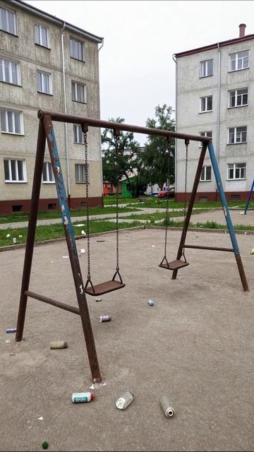 Печальное одиночество детской площадки #пустота #несчастье #заброшенность
