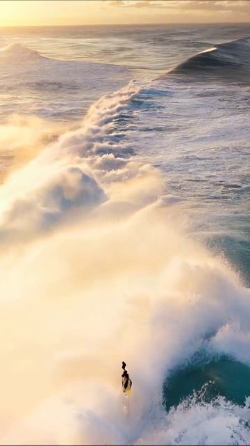 Серфинг на закате: захватывающие моменты #серфинг #океан #приключения