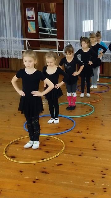 Игра на развитее координации и чувства ритма.