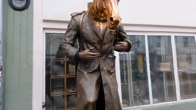 Ожившая статуя Казань улица Баумана