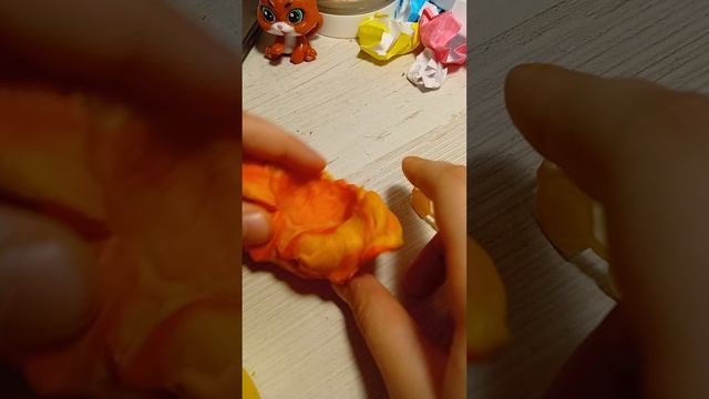 лепить вместе со мной домик для кошечки.