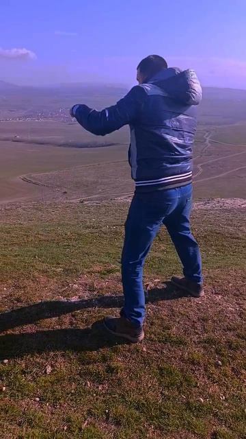 Бой с тенью на скале