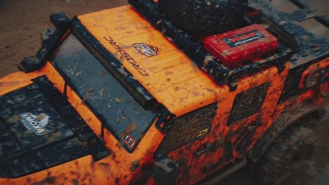 Мокрый дождливый грязный и дикий RC оффроудинг Jeep Gladiator Crossrc EMO X4 Leopard