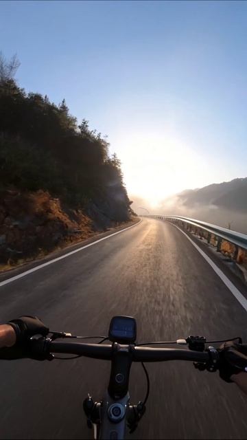 Утренний велопоездка по живописным маршрутам #велоспорт #природа #приключения