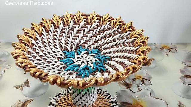 Узор корневым плетением на Вазе