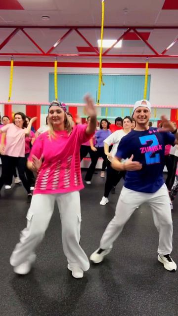 Очаровательные дамы из Крымска и нежные восточные мотивы💃🕺
🎶 Faydee Shahzoda - Habibi Albi Remix