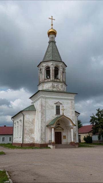 Церковь на фоне облаков #архитектура #Россия #история