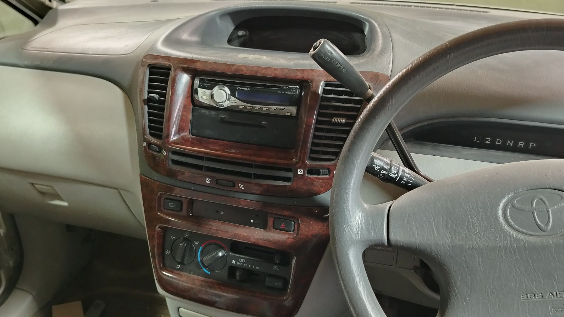 Как снять центральную панель Toyota Nadia