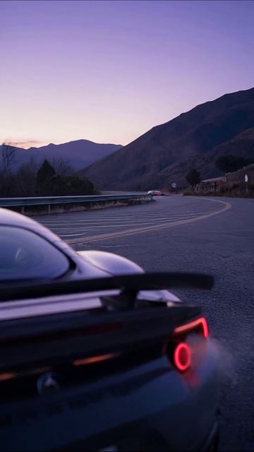 Ночной заезд: стиль и скорость #автомобили #ночное_вождение #скорость