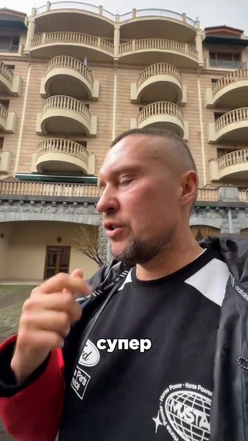 Современный армянский двор