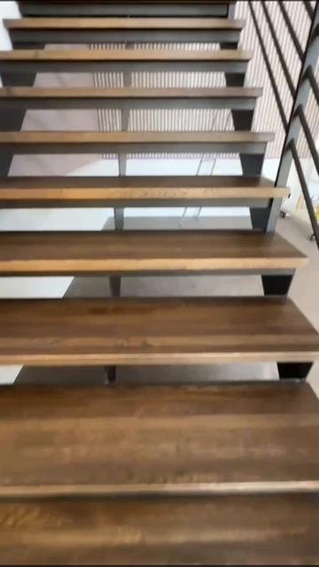 А за окном у нас весна. #дубдубом #подоконник #мебельиздуба #мебельназаказ #лестницы #откосы #доборы