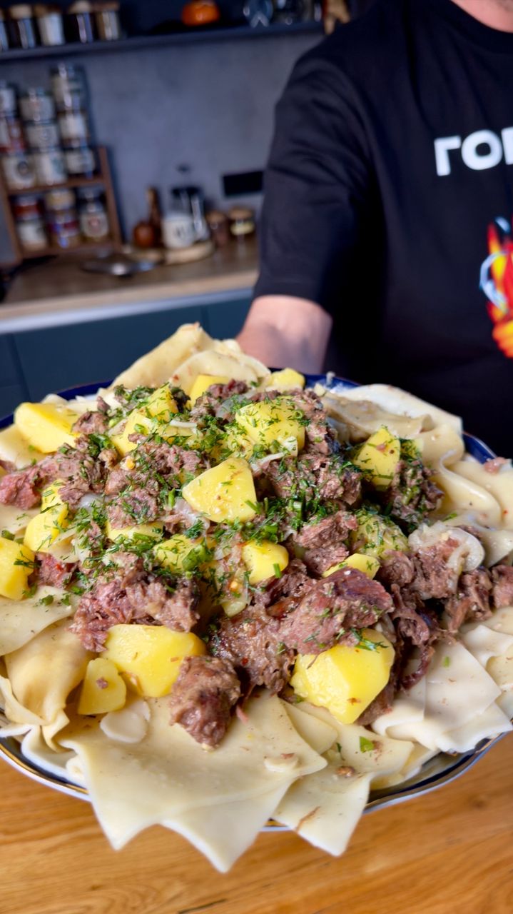 Ленивый бешбармак с тушенкой