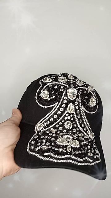 Бейсболка в стразах