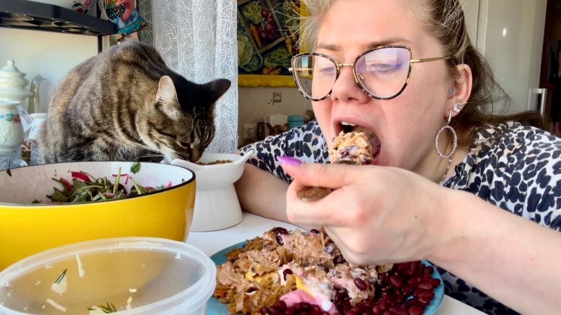 МУКБАНГ ПЕРДЕЖНИК ТРЕШ ПОХОРОНЫ В ДЕТСТВЕ