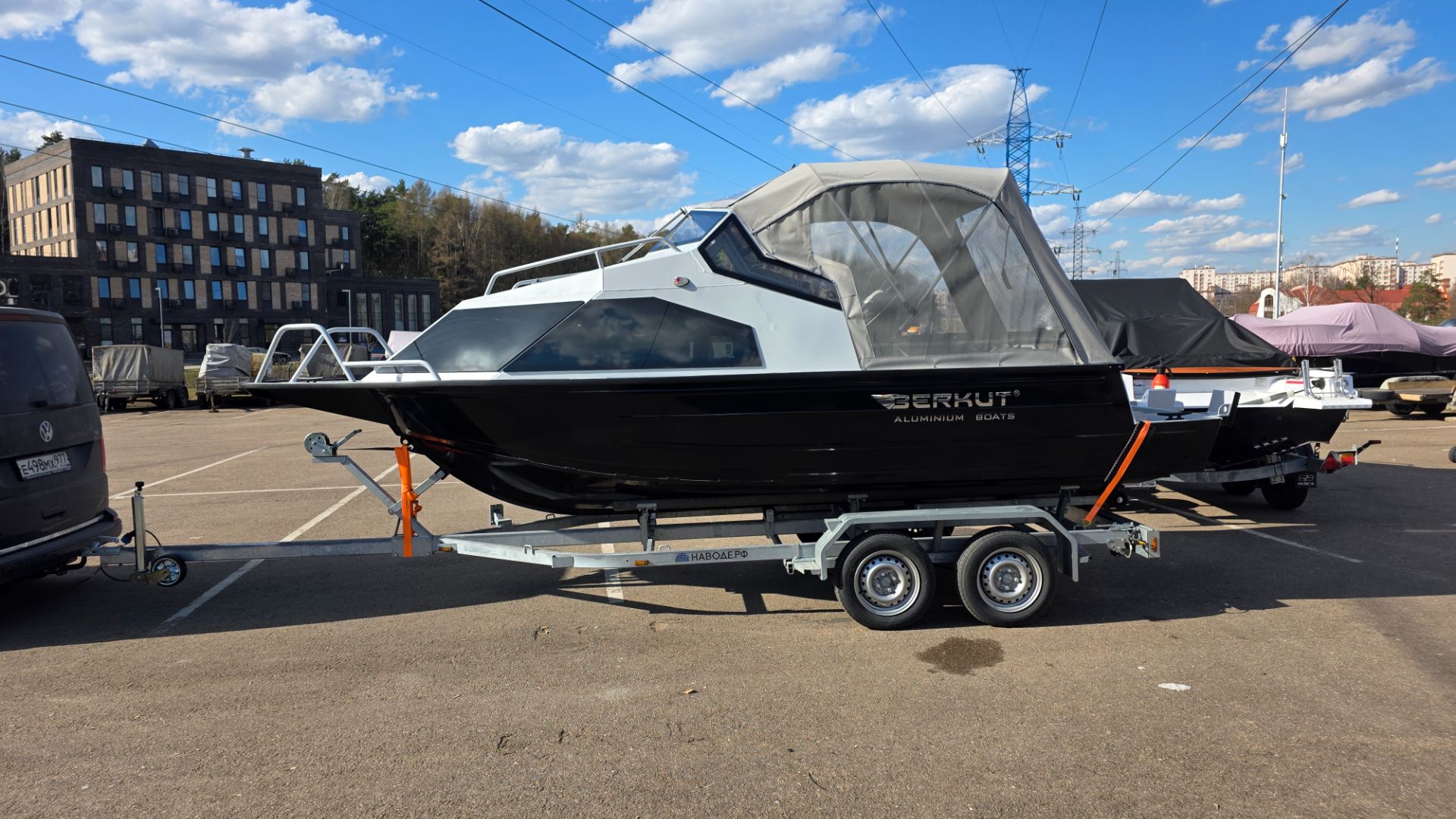 Лодка BERKUT LHT PRO с ходовым тентом