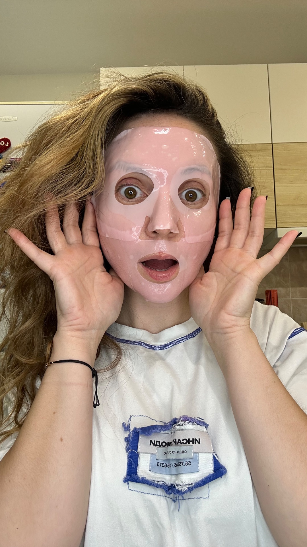 Она надела маску! Ура!