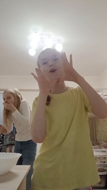 ты танцуеш но у тебя есть младший систер