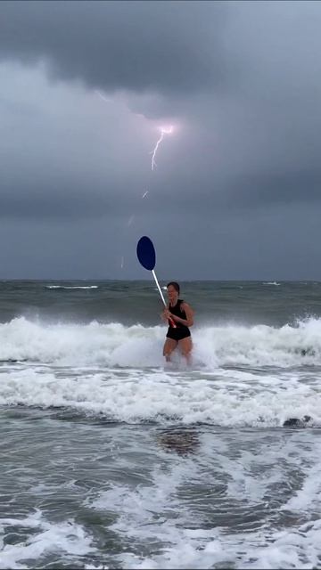 Гроза над морем: впечатляющие моменты #природа #грозы #океан