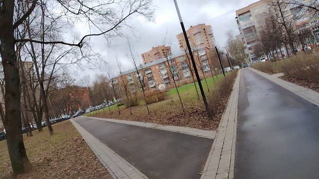 Апрель. Утро. И во все не тепло.