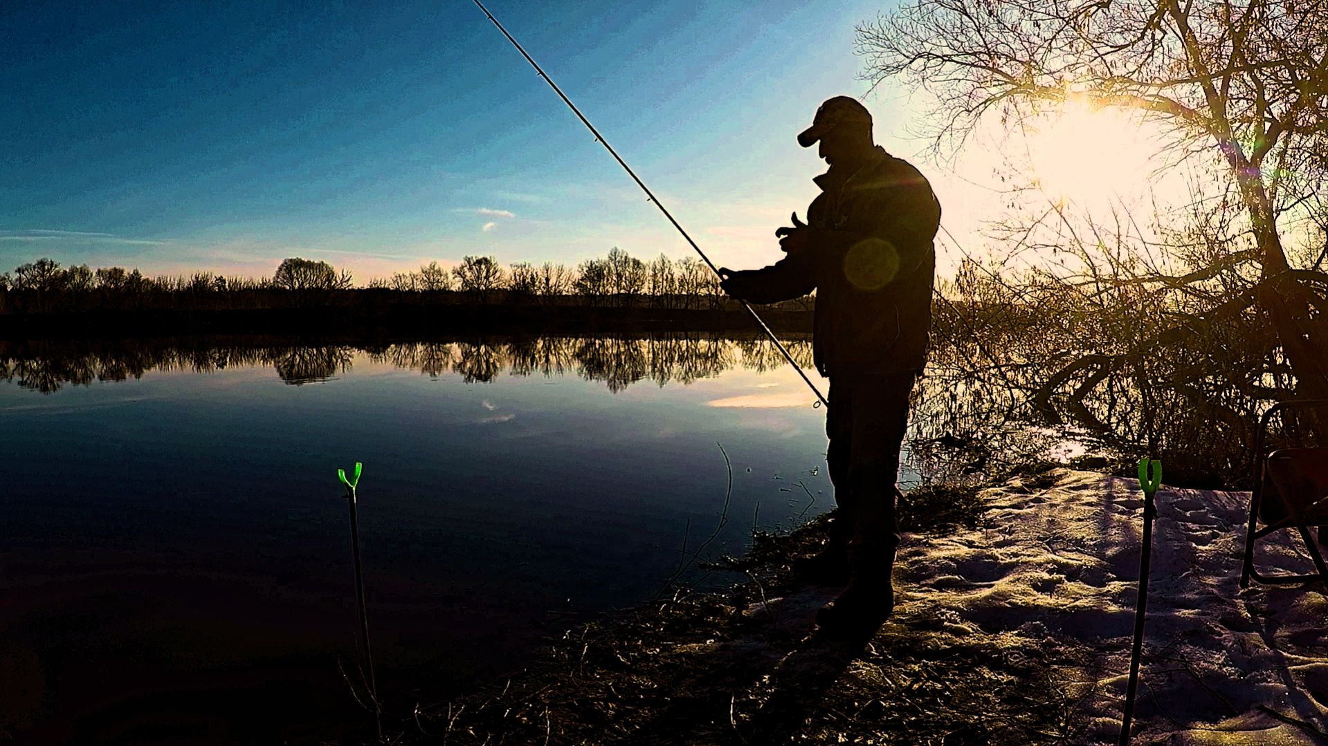Рыбалка в половодье.. Высокая вода. Сильное течение. Муть и мусор, но рыбалка всё-таки состоялась.
