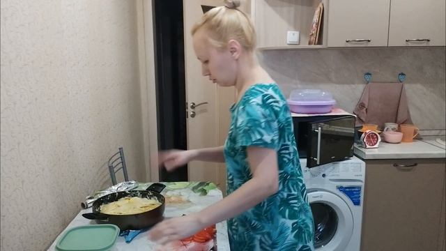 Готовлю на ужин картофельную запеканку с курочкой, помидорами и сыром 😋