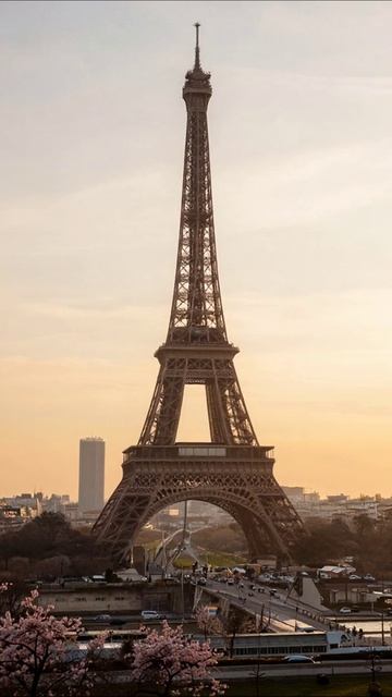 Париж: закат под Эйфелевой башней #Париж #ЭйфелеваБашня #закат