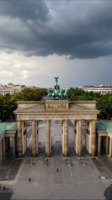 Бранденбургские ворота под дождем #Берлин #архитектура #путешествия