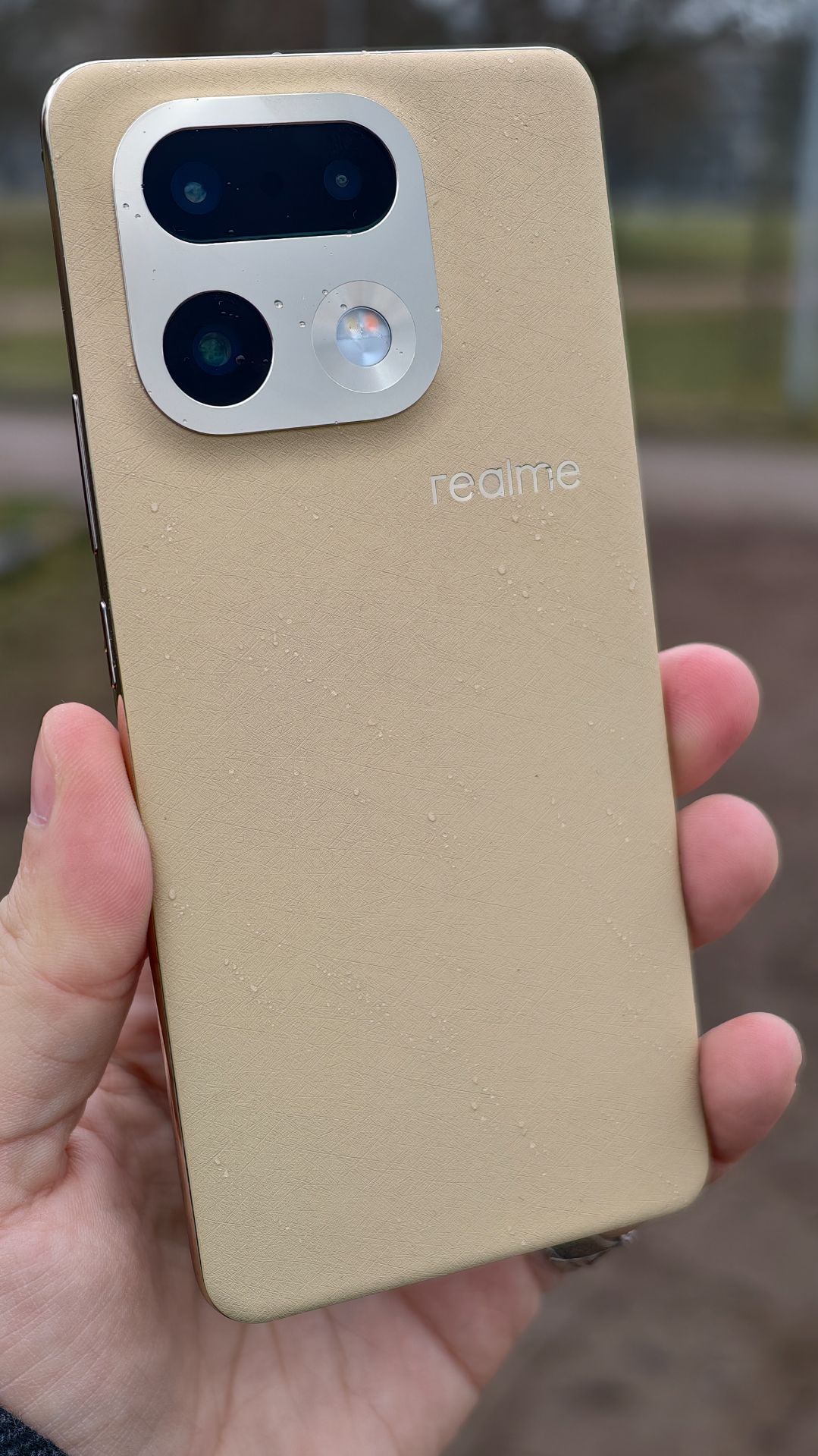 Продвинутые камеры, большая батарея, отличный экран - все плюсы и минусы нового Realme 16 Pro Plus