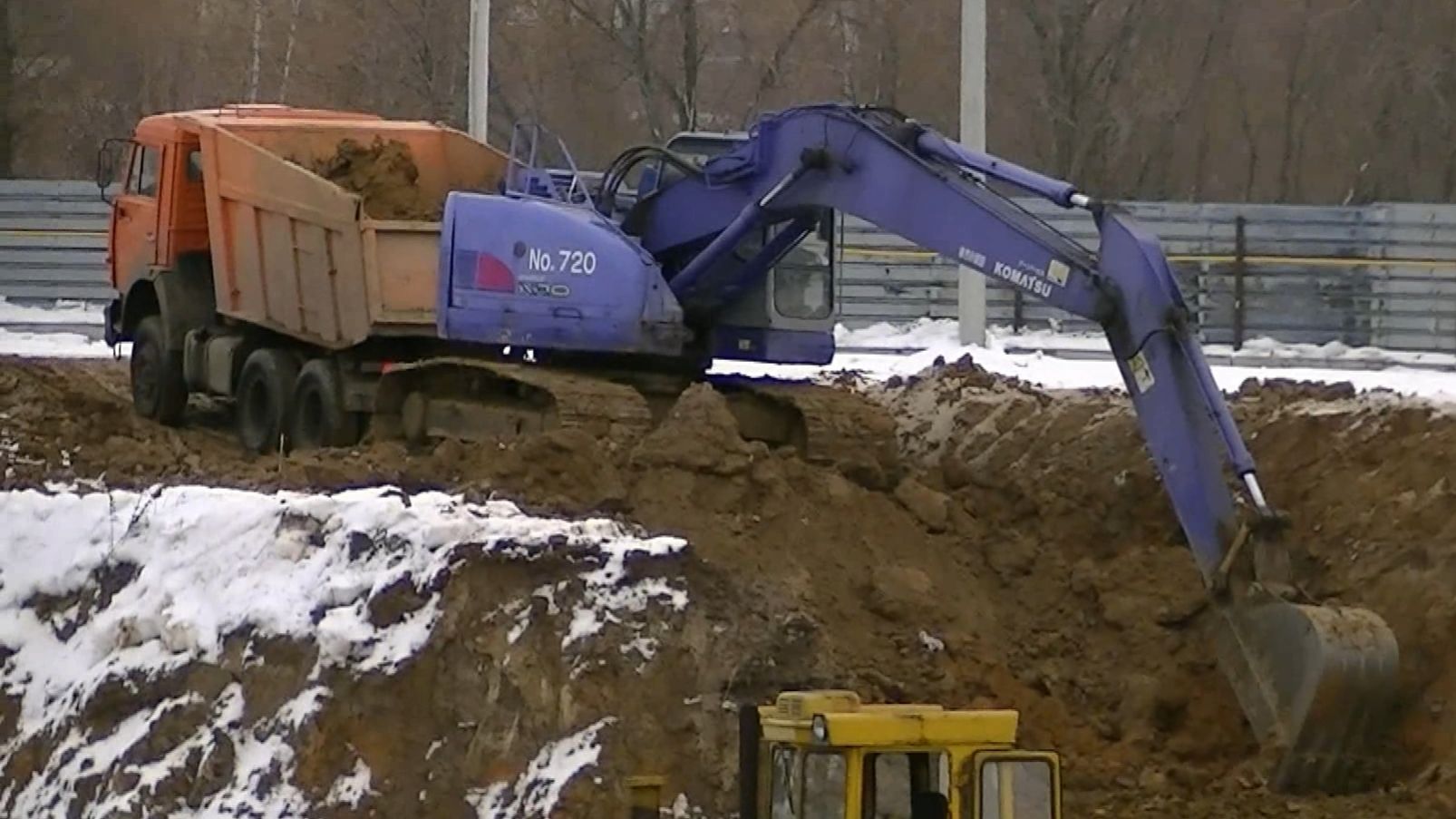 Экскаваторы Cat 324D L и Komatsu PC228US