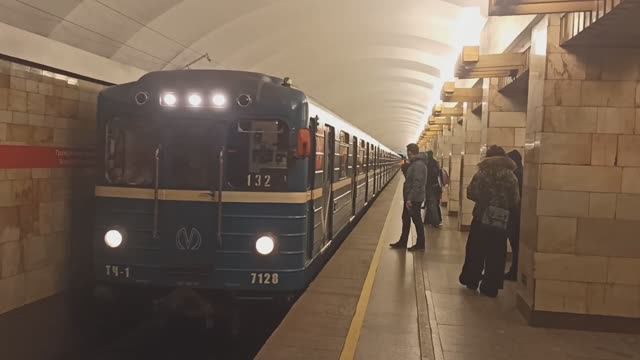 Ушедшая эпоха Ема 502 в Петербургском метро 1971-2025.