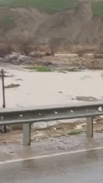 когда прорывает дамбу. дагестан.