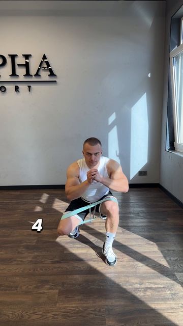 Сохраняй: мощная подборка упражнений с резинкой дома