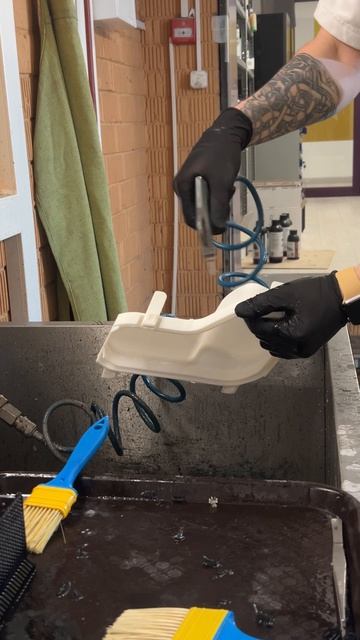 Фотополимерная 3Д-печать крышки фары Mercedes из HARZ Labs Tough White