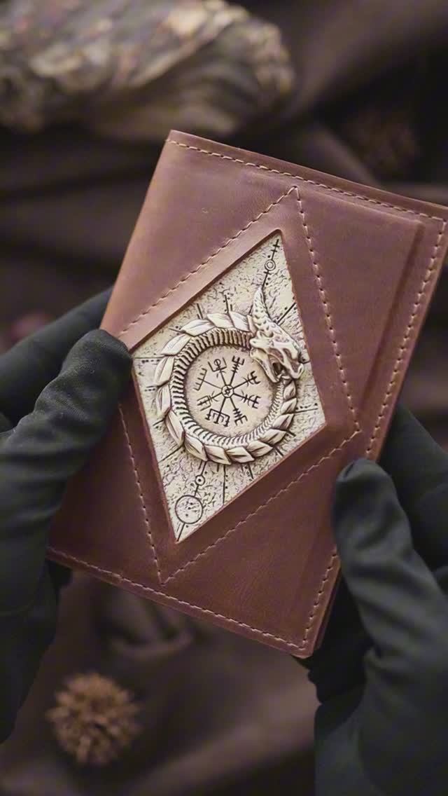 Обложка для паспорта. Путь и Цель. Лесной орех