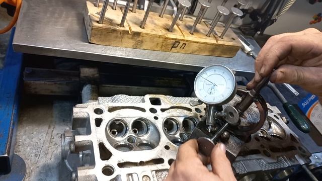 Проверка новых клапанов на биение перед установкой, измерить стержень клапана