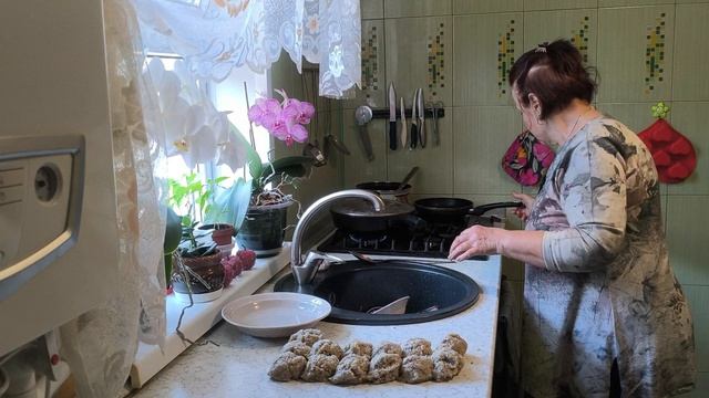 Готовлю рыбные котлеты и тушёную свеклу