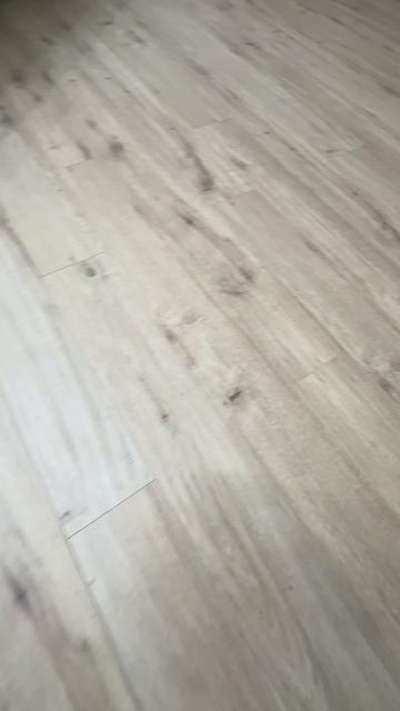 Прораб с 30-летним опытом рассказывает, почему Stone Floor может быть выгоднее керамогранита