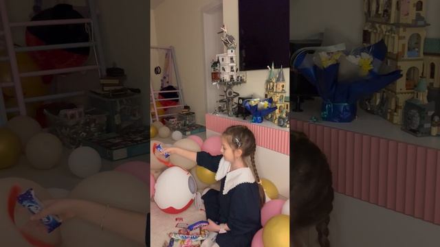 Распаковка огромного киндера сюрприз❣️