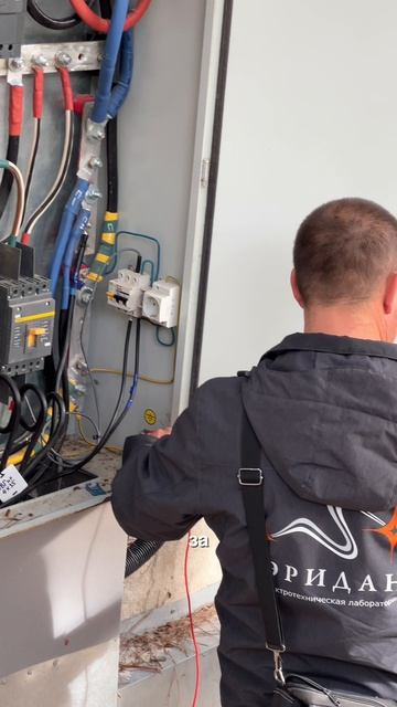 Что должен контролировать ответственный за электрохозяйство