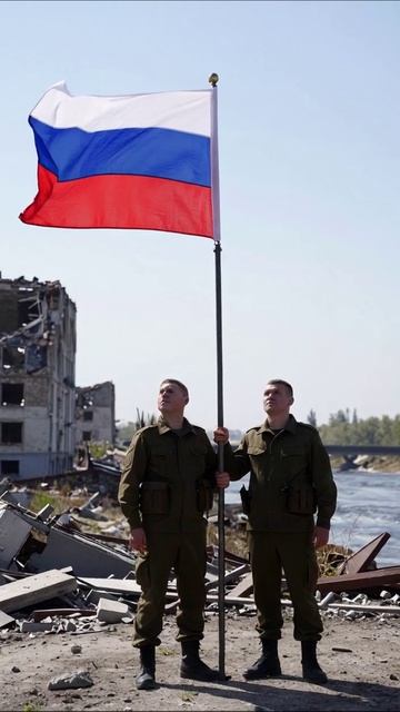 Символы силы: военные и российский флаг #Россия #армия #патриотизм